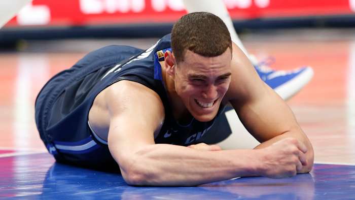 dwight-powell-mavericks-torn-achilles